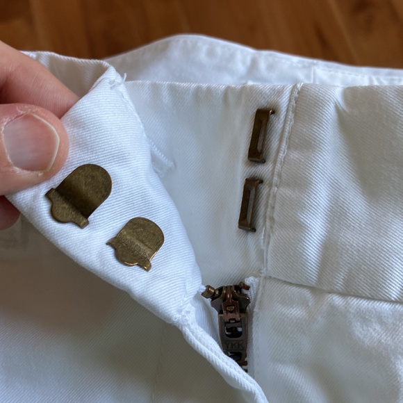 Vineyard vines size 2 Women’s white shorts. Very good used condition. - Picture 6 of 6